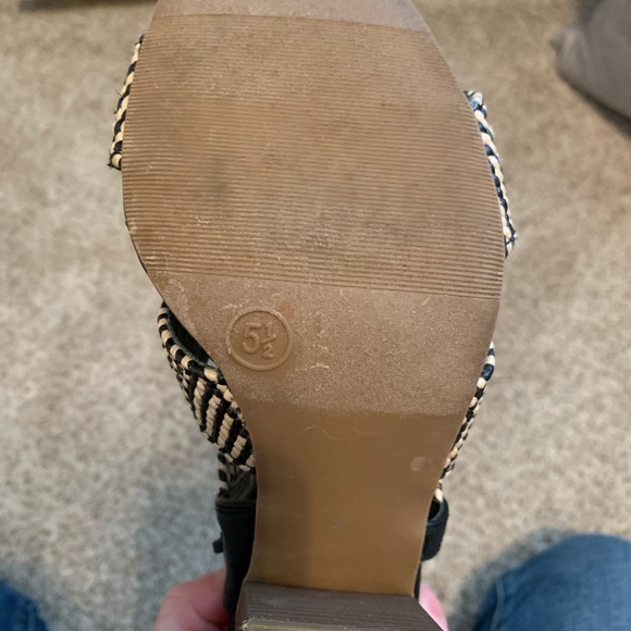 Universal Thread Heels - Picture 3 of 6